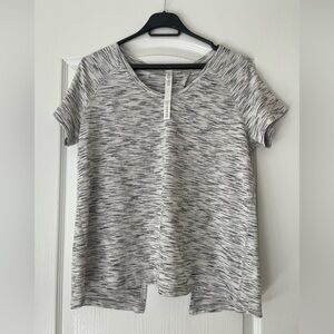 Lululemon Back in Action Short Sleeve Size 4